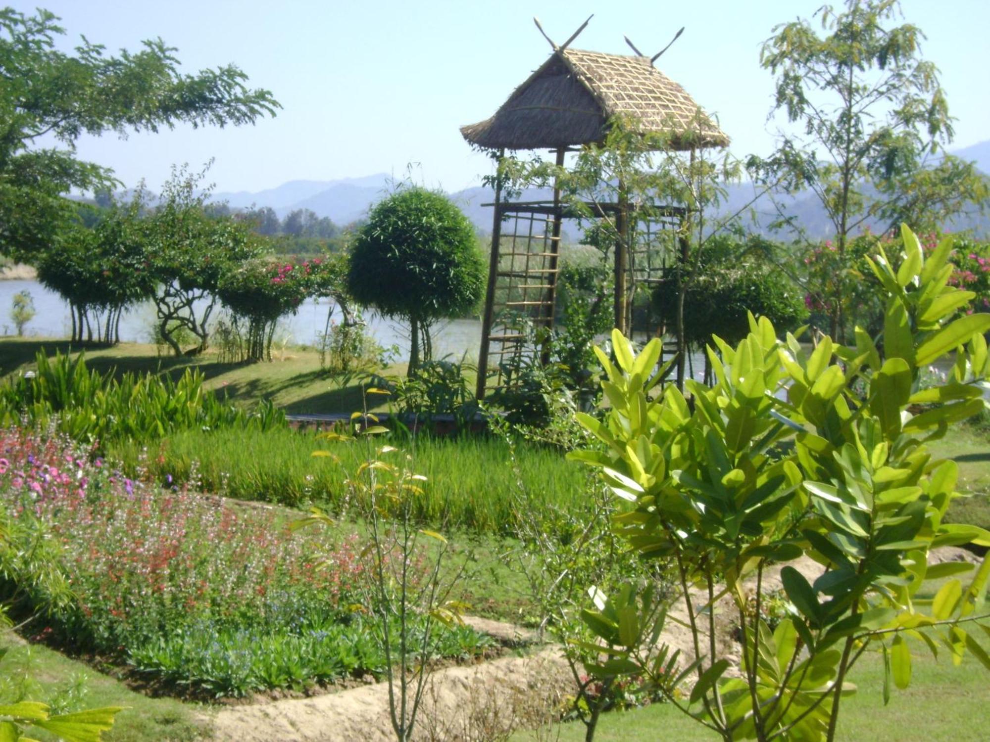 Maekok River Village Resort Mae Ai Exterior photo