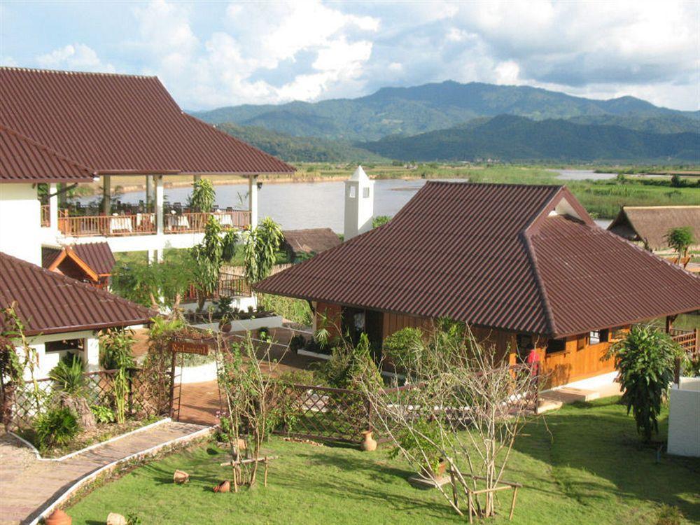 Maekok River Village Resort Mae Ai Exterior photo