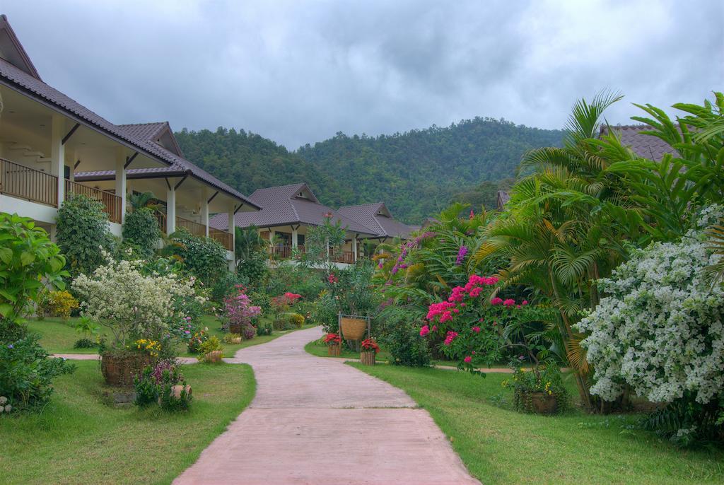 Maekok River Village Resort Mae Ai Exterior photo